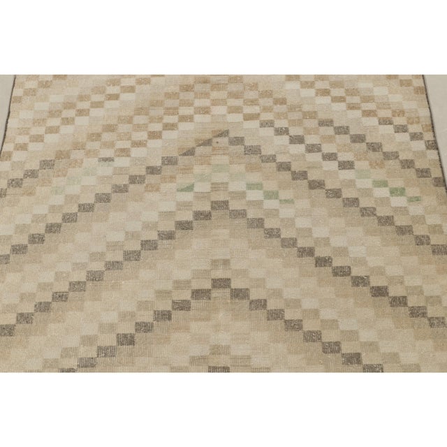 1960s 1960s Vintage Zeki Müren Rug in Beige-Brown Geometric Patterns by Rug & Kilim For Sale - Image 5 of 8