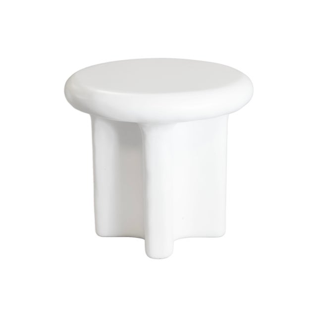 Modern Pair of Bodene Round Ivory Cast Resin Side Tables by Vuue For Sale - Image 3 of 5