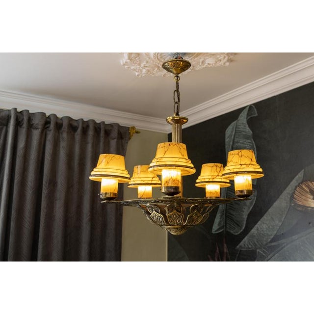 French Art Deco Bronze Chandelier with Marbled Beige Mushroom Glass Shades, 1930s For Sale - Image 4 of 18