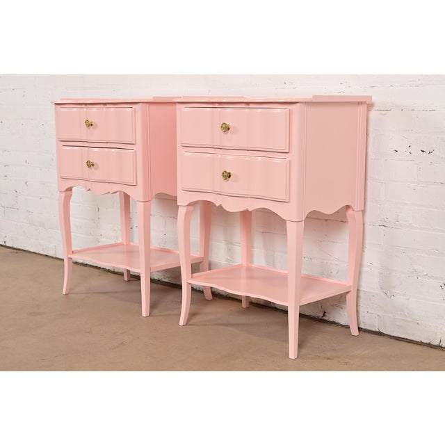 French Provincial John Widdicomb French Provincial Louis XV Pink Lacquered Nightstands, Newly Refinished For Sale - Image 3 of 15