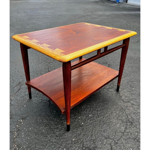 Mid Century Modern ‘Acclaim’ Side Table With Curved Lower Shelf | AltaVista Lane Furniture For Sale In Tampa - Image 6 of 12