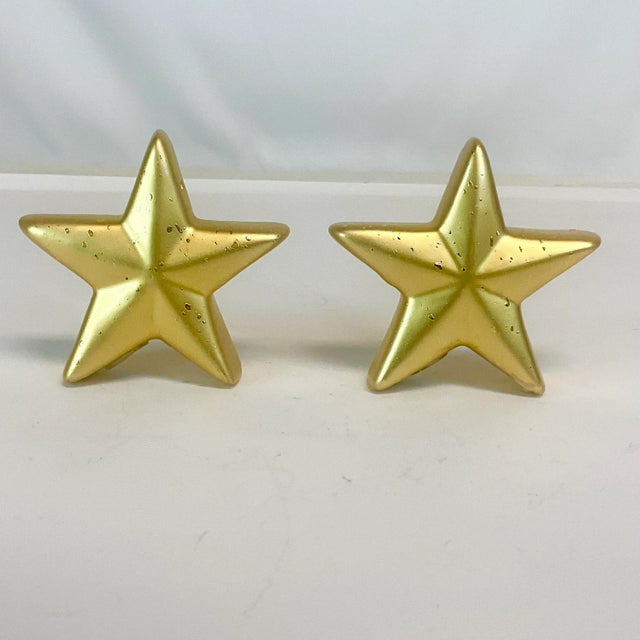 This pair of gold drip Hollywood Regency Star Salt & Pepper Shakers are both fun and will add a touch of glamour to your...