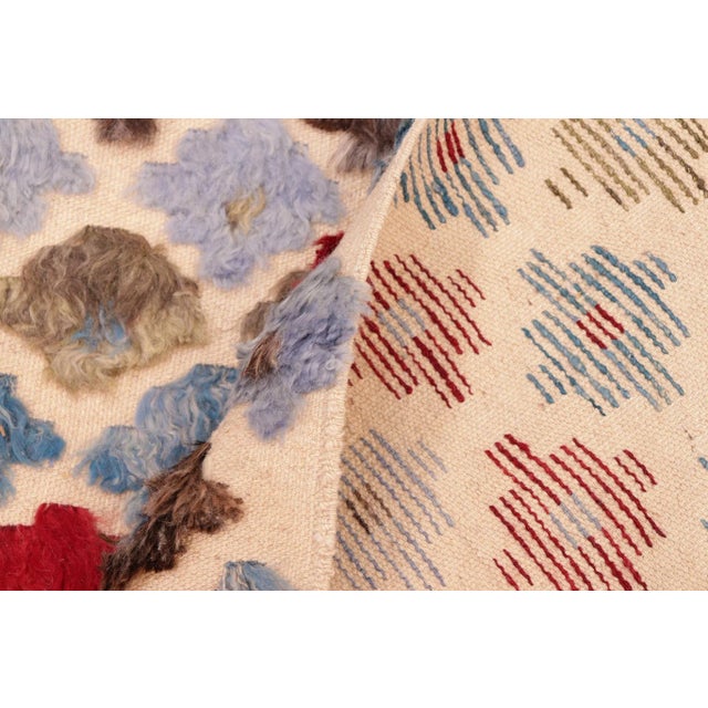 1990s 1990s 1990s Abstract Moroccan High-Low Beige/Blue Wool Rug - 6'3'' X 9'4'' For Sale - Image 5 of 8