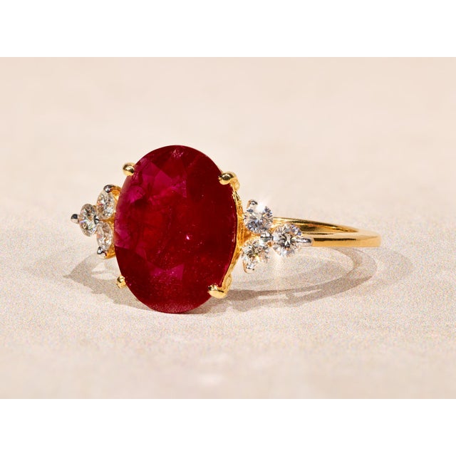 Contemporary The Allyns Alley: Ladies 18K Yellow Gold Ring set with 3.44 CT Oval Ruby and Diamonds For Sale - Image 3 of 13