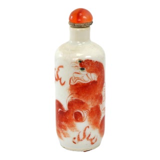 Antique Chinese Porcelain Snuff Bottle With Foo Dog and Agate Lid For Sale