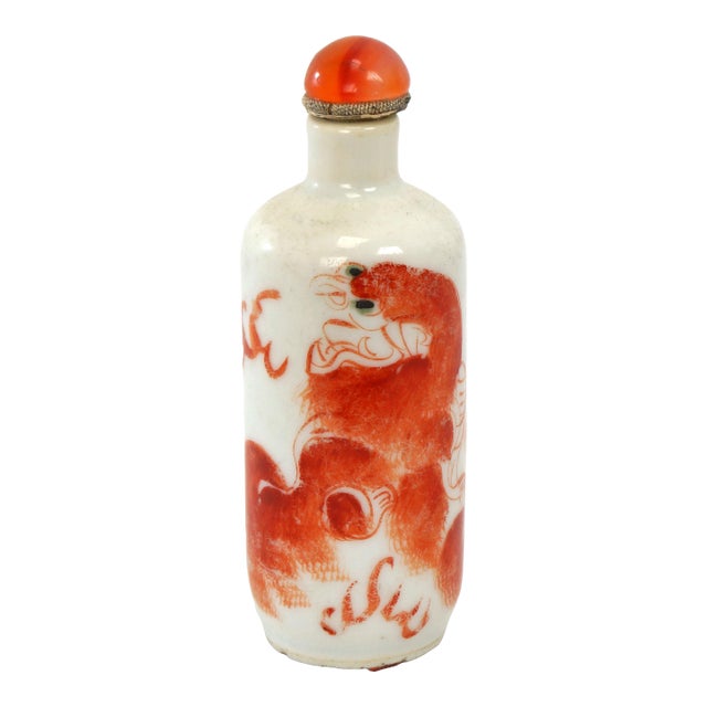 Antique Chinese Porcelain Snuff Bottle With Foo Dog and Agate Lid For Sale