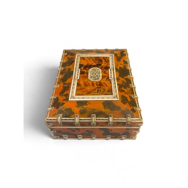 Antique Mid 19th Century British Colonial Mottled Tortoiseshell Casket For Sale - Image 4 of 5