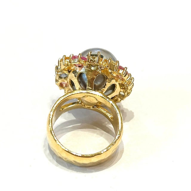 Baroque Bochic “Orient” Tahiti South Sea & Multi Sapphire Cluster Ring Set 18k & Silver Size 6.5 For Sale - Image 3 of 5