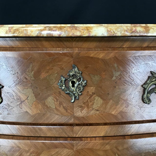 French Louis XV Marquetry 19th Century Walnut Commode With Marble Top For Sale - Image 10 of 12