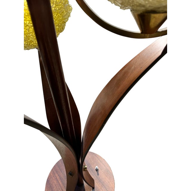 1960s Mid-Century Spaghetti-Lucite Bent-Plywood Table Lamp For Sale - Image 5 of 11