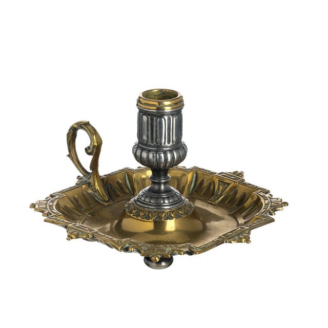 European, in brass and pewter with Neoclassical style relief decoration. Signs of use, flaws in the plating. Dimensions:...