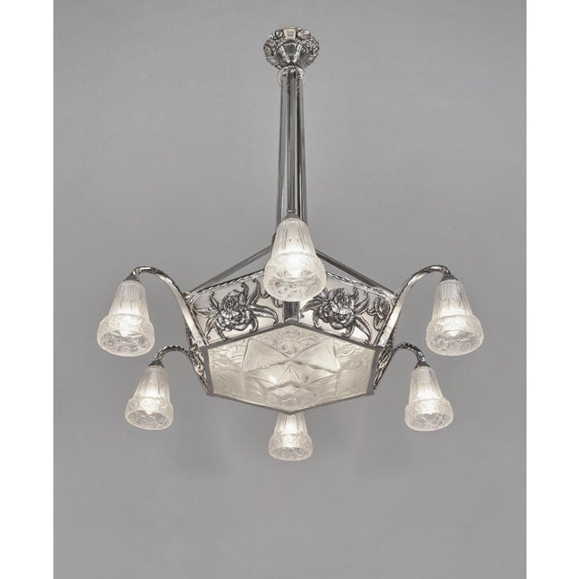 Verreries des Hanots Ollier & Hanots French Art Deco Chandelier 1920s - Frosted Glass & Nickeled Bronze For Sale - Image 4 of 14