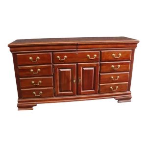 Heirloom Traditions Chippendale Style Mahogany Dresser