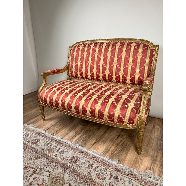 French Antique Louis XVI Style Giltwood Settee in Silk Damask C. Late 19th Century For Sale - Image 3 of 10