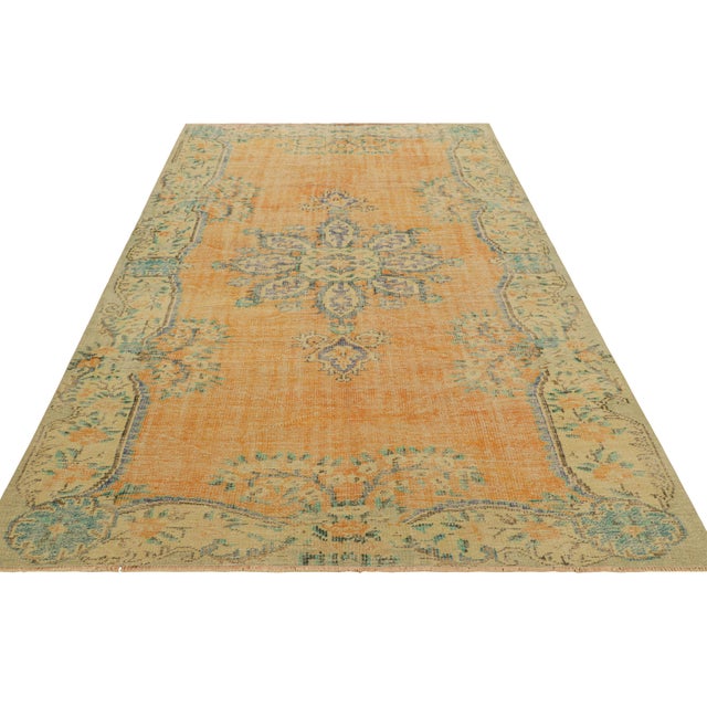 1960s Vintage Zeki Müren Rug in Orange Open Field With Floral Medallion | Rug & Kilim For Sale - Image 5 of 7
