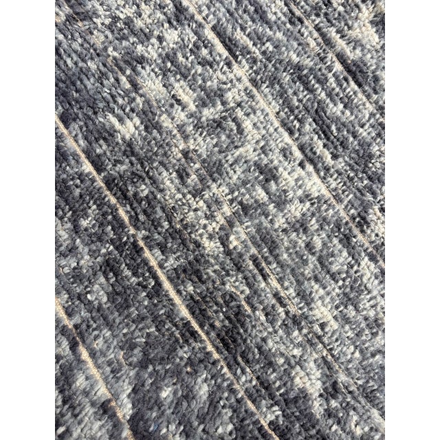 Contemporary Handwoven Beni Ouarain Rug – Charcoal Gray Moroccan Wool Rug – Luxury Berber Carpet – Contemporary Minimalist Design For Sale - Image 3 of 9