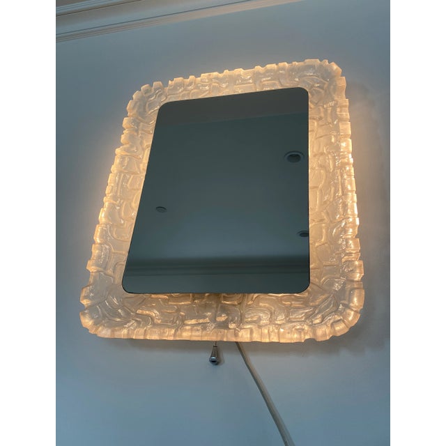 Mid-Century Modern 1960’s Illuminated Wall Mirror With Acrylic Frame. For Sale - Image 3 of 13