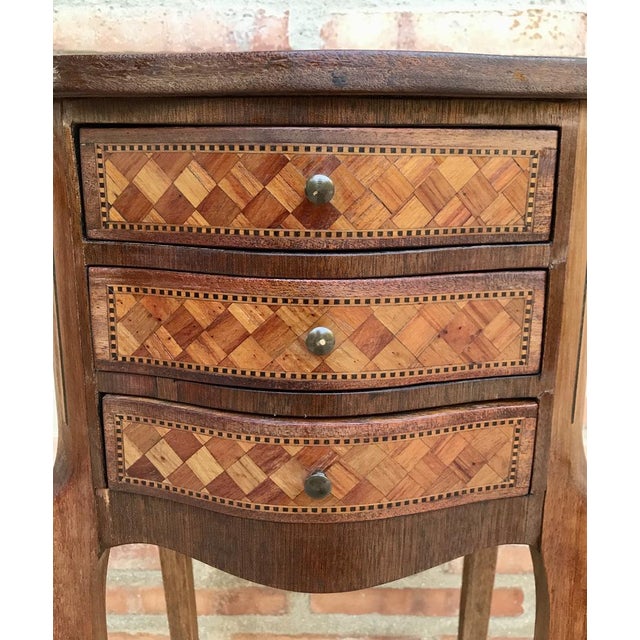 Louis XV Inlaid Walnut 3-Drawer Side Tables or Nightstands with Marquetry, Set of 2 For Sale - Image 5 of 18