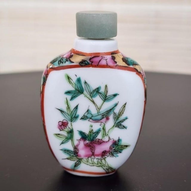 1970s 1970s Chinoiserie Porcelain Cabinet Bottle With Birds and Pomegranate For Sale - Image 5 of 9