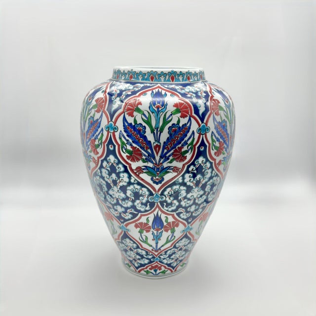 Red Handmade Ceramic Grand Shah Vase with Lid (60cm) Imperial Floral Lattice Pattern For Sale - Image 8 of 9
