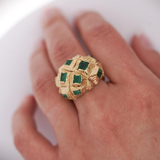 Green Vintage 3.20 Carat Emerald Bombe Dome Sputnik 18k Gold Statement Ring, Size 7.5 For Sale - Image 8 of 8