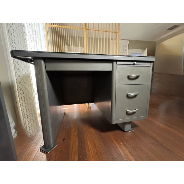 Mid-Century Modern Mid 20th Century Single Pedestal Tanker Desk For Sale - Image 3 of 7