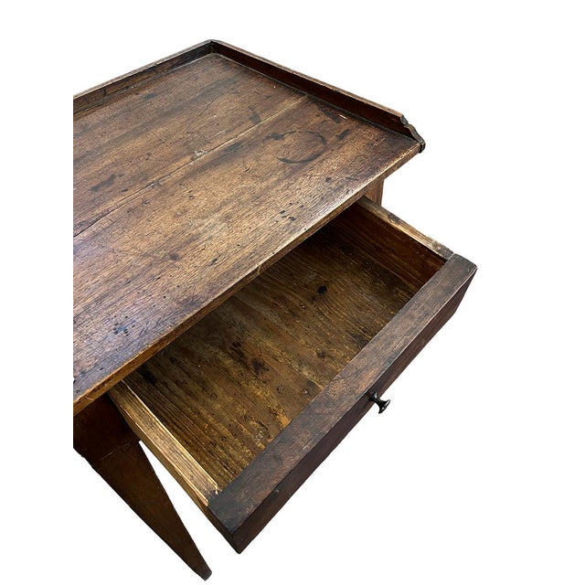 American 18th Century Petite Walnut Side Table With Drawer For Sale - Image 3 of 4