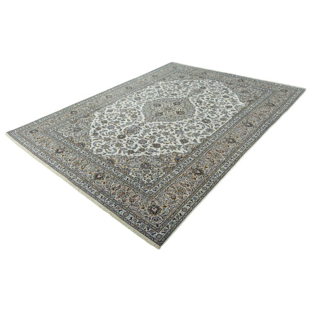 An elegant hand-knotted Kashan cork oriental rug with a classic medallion design and fine floral patterns. The harmonious...