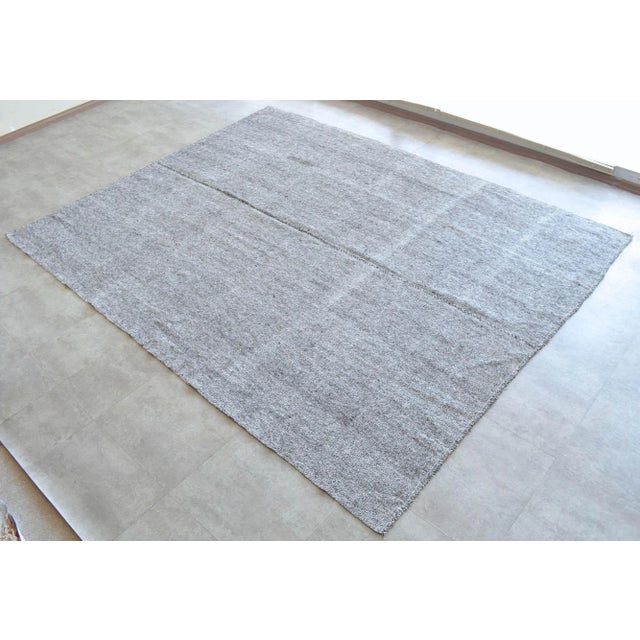 1960s Vintage Flat Weave Turkish Kilim Rug. Solid Gray Goat Hair Area Rug 7'2" X 9'2" For Sale - Image 9 of 9