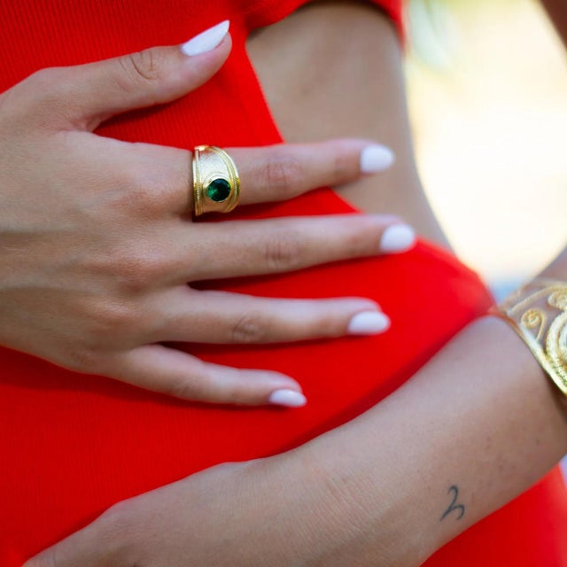 Majestic Emerald Gold Statement Ring, Size 8 For Sale - Image 4 of 10