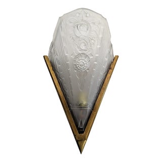 Singal French Art Deco Wall Sconce For Sale