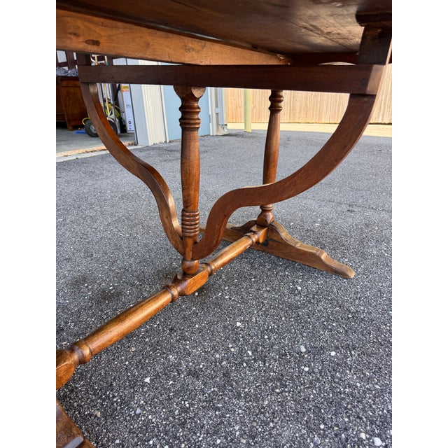 French 19th Century Oval French Wine Table For Sale - Image 3 of 10