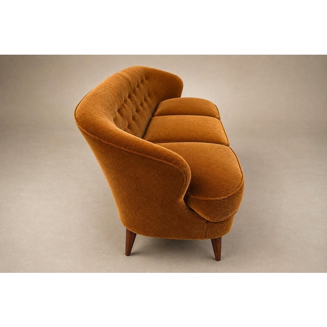 Concha Sofa in Hardwood & Camel Mohair by Joaquim Tenreiro, Brazil, 1960s – Lot 333B For Sale - Image 17 of 17