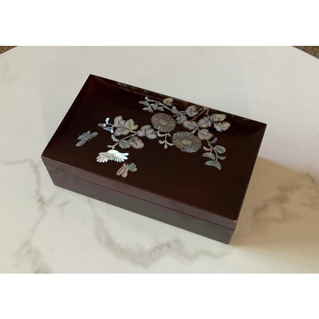 1980s 1980s Lacquer Gift Box With Chrysanthemum For Sale - Image 5 of 5