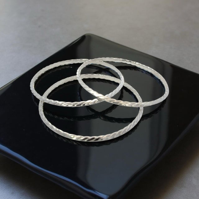 Tiffany and Co. Late 20th Century Tiffany & Co Single Bangle Bracelet Sterling Silver Estate For Sale - Image 4 of 15