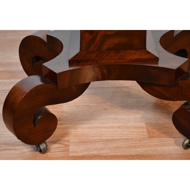 1880s Antique American Empire Crotch Mahogany Pembroke Drop-Leaf Work Table For Sale - Image 6 of 18