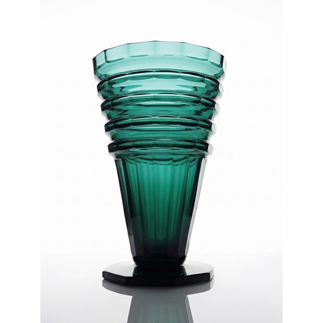 Large Antique Art Deco Vase in Cut Emerald Crystal, Bohemia, 1920s For Sale - Image 15 of 15