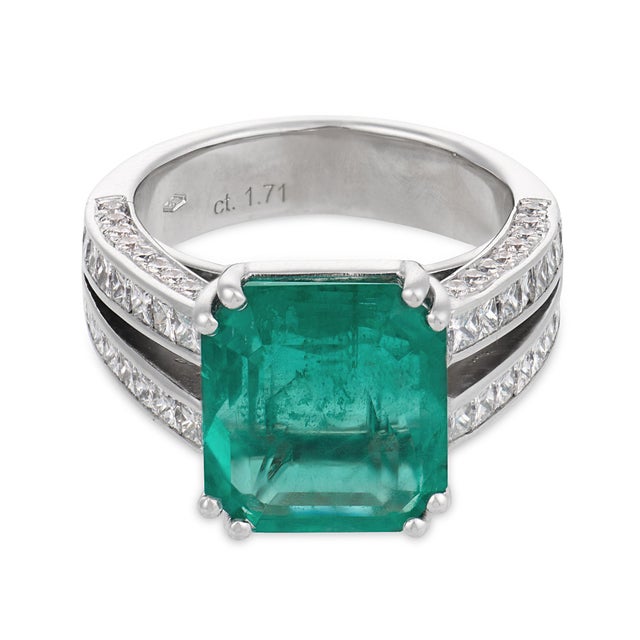 Contemporary Gia 7.88 Carat Colombian Emerald Diamond 18k White Gold Cocktail Ring, Size 7.25 For Sale - Image 3 of 8