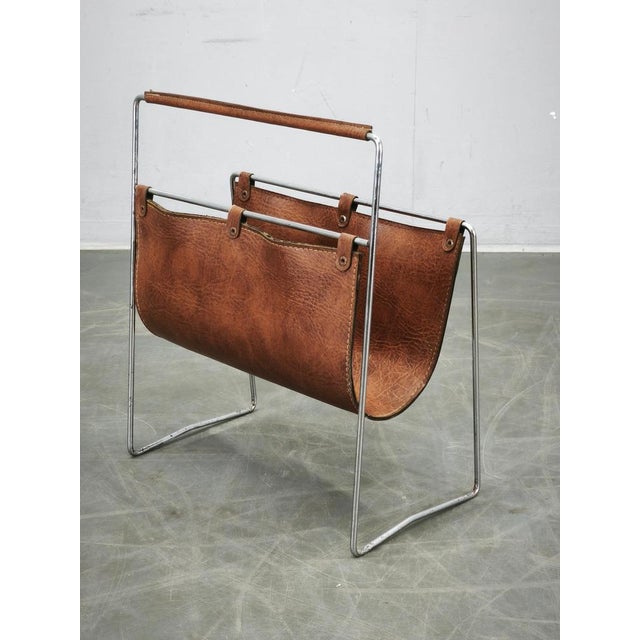 1980s Italian Modernist Leather and Chrome Magazine Rack, 1980s For Sale - Image 5 of 11
