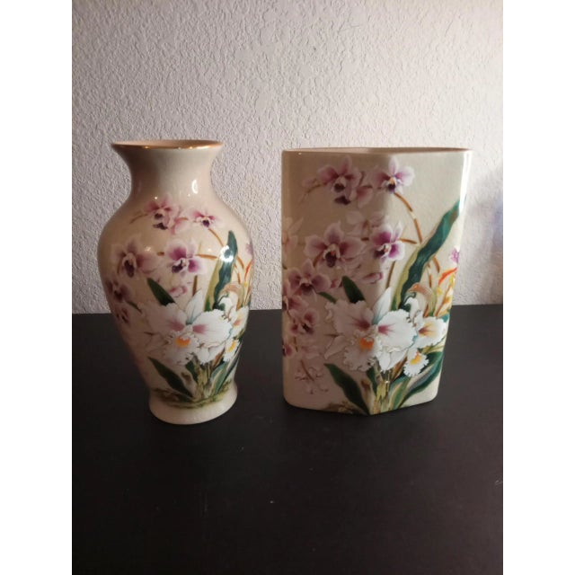 Vintage Hand-Painted Japanese Toyo Porcelain Decorative Vases- Set of 2 For Sale - Image 9 of 9