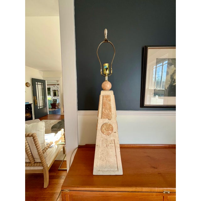 Striking vintage tessellated fossil-stone table lamp dating to the 1980s. Designed in a dramatic obelisk form, the...
