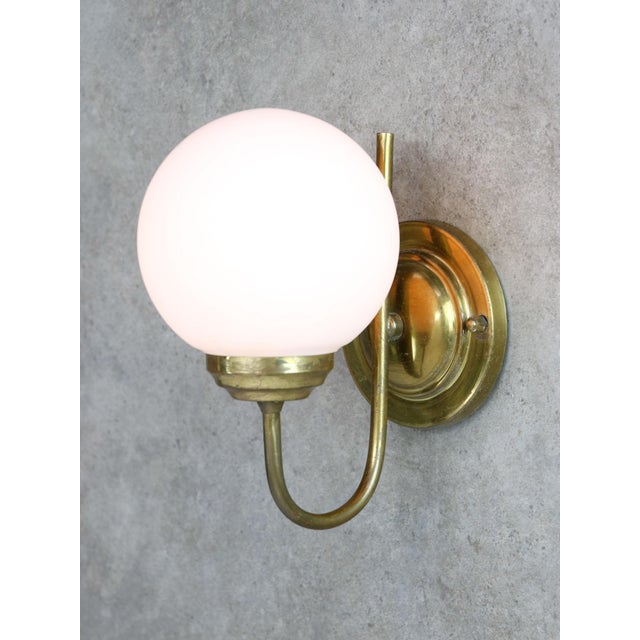 Takes one standard E14 light bulb (not included). Works with 220v as well as 110v. Up to 250V (Europe/UK Standard).The...