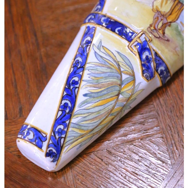 Blue Pair of 19th Century French Porquier-Beau Quimper Faience Wall Vases For Sale - Image 8 of 14