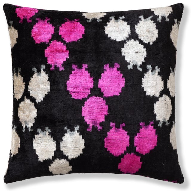 "Make a bold statement with this exquisite 20x20 inch silk velvet pillow, featuring a high-contrast design that exudes...