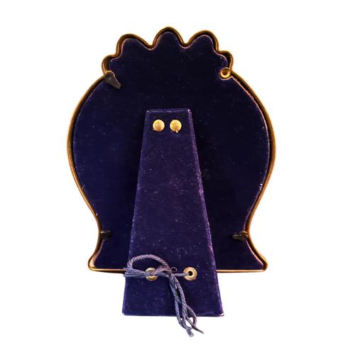 What a wonderful find, this Art Deco picture frame! It has great proportions and shows a timeless yet very art deco...