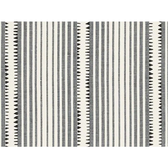 A narrow, gradient stripe with stippled accents, this printed Linen has a beautiful hand-drawn look. It's a stylish option...