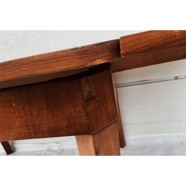 Art Deco Extendable Table in Figured Walnut, 1920s For Sale - Image 12 of 18