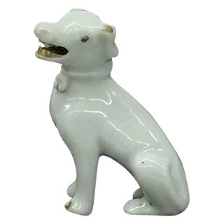 Chinese Porcelain Sitting Dog, Dehua, Qing Dynasty, Kangxi Era For Sale