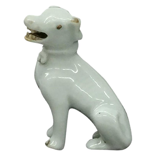 Chinese Porcelain Sitting Dog, Dehua, Qing Dynasty, Kangxi Era For Sale