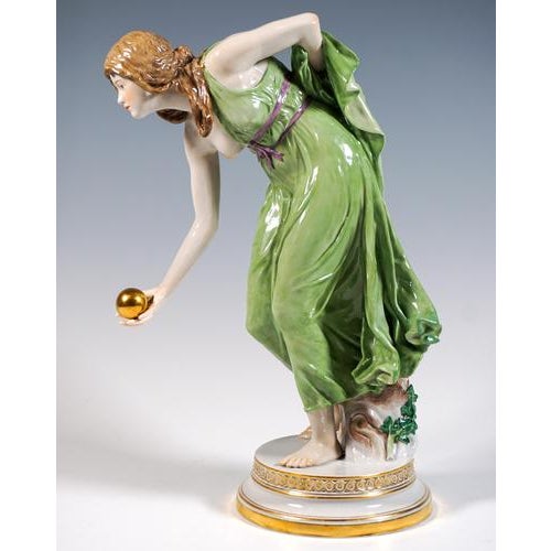 Art Nouveau Figurine of Young Lady Ball Player attributed to Walter Schott for Meissen, 1924 For Sale - Image 4 of 9